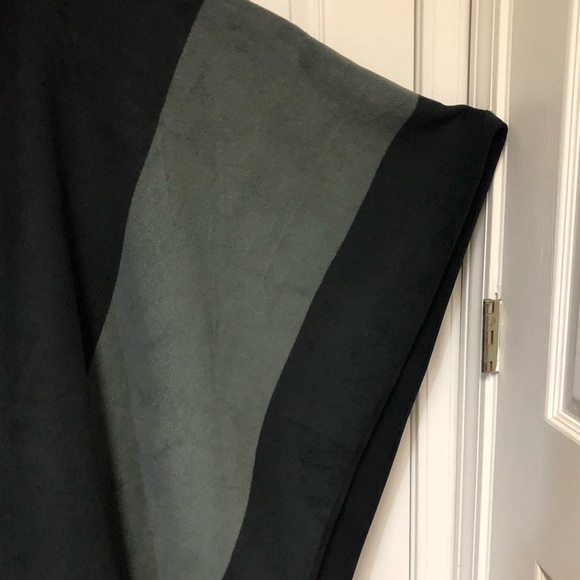 Woolrich Two-Tone Reversible Fleece Wrap - Picture 8 of 12